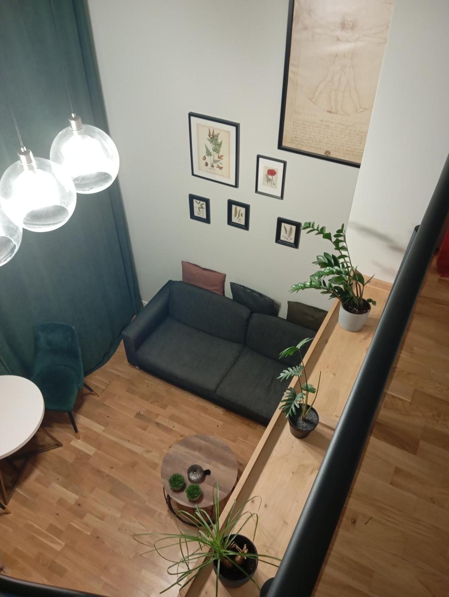 Spacious Loft In Centre *